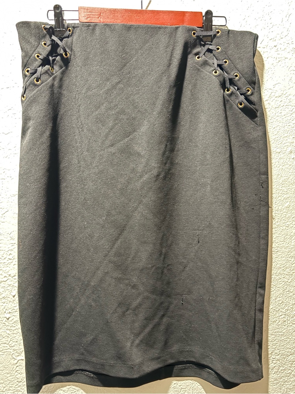 BOLD elements Black Lace-Up Eyelet Pencil Skirt